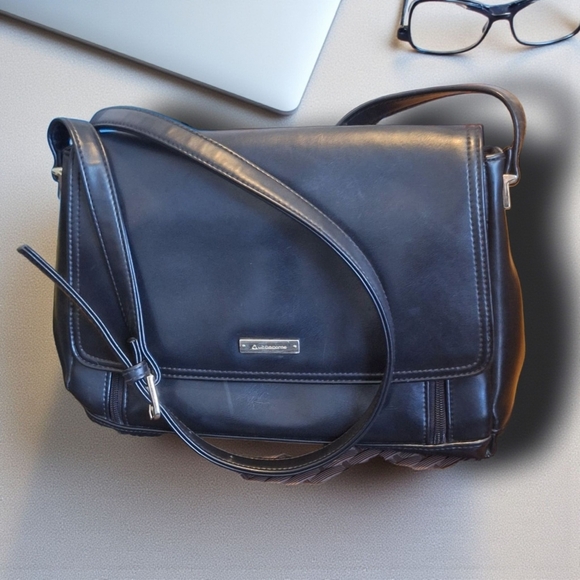 Liz Claiborne Handbags - Liz Claiborne Black Leather Bag Vintage